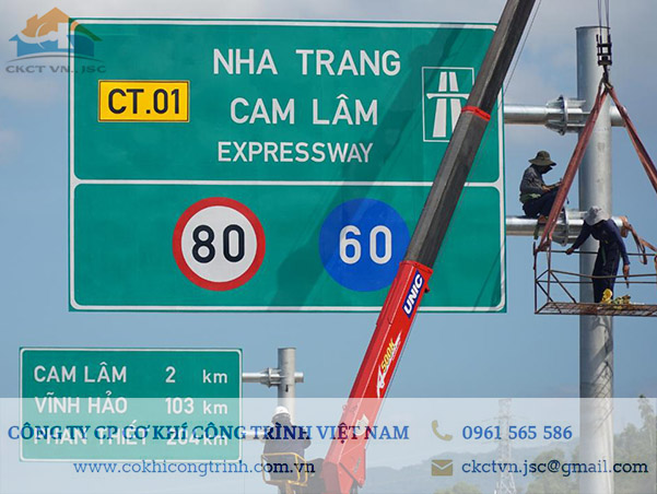 Lắp đặt biển chỉ dẫn tại cao tốc Nha Trang Cam Lâm